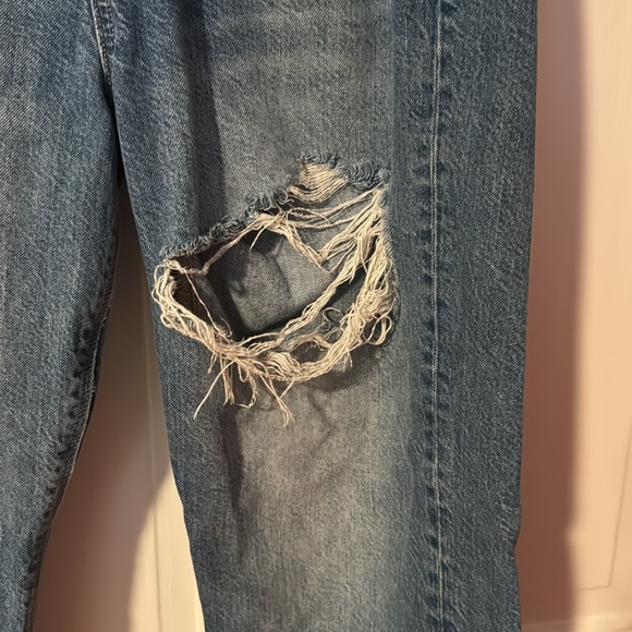 American Eagle 90's Boyfriend Women's Distressed Button Fly Denim Jeans Size 6 S - Picture 6 of 13